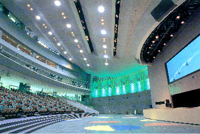 巨大ホール